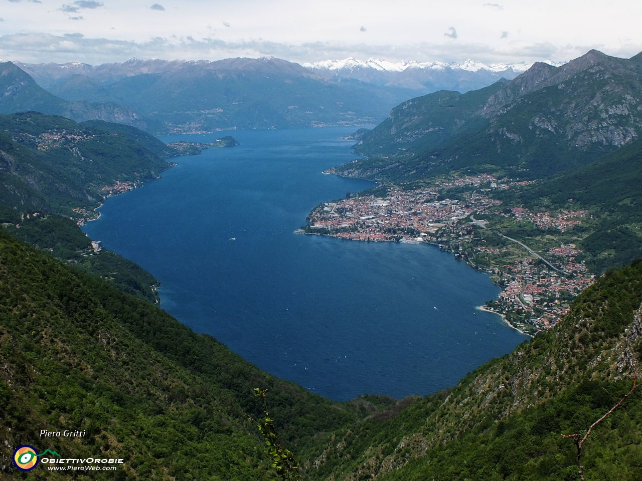 67 Mandello Lario sulla sponda dx e penisola di Bellagio sulla sx.JPG